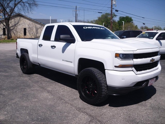 Chevrolet Silverado 1500 Vehicle Full-screen Gallery Image 02