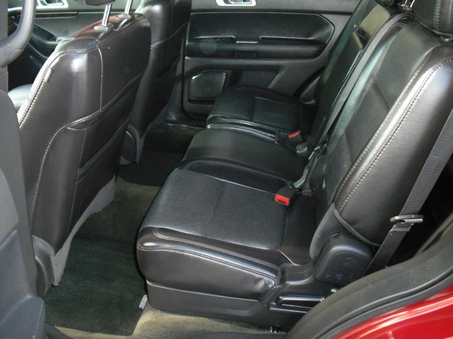 Ford Explorer Vehicle Full-screen Gallery Image 05