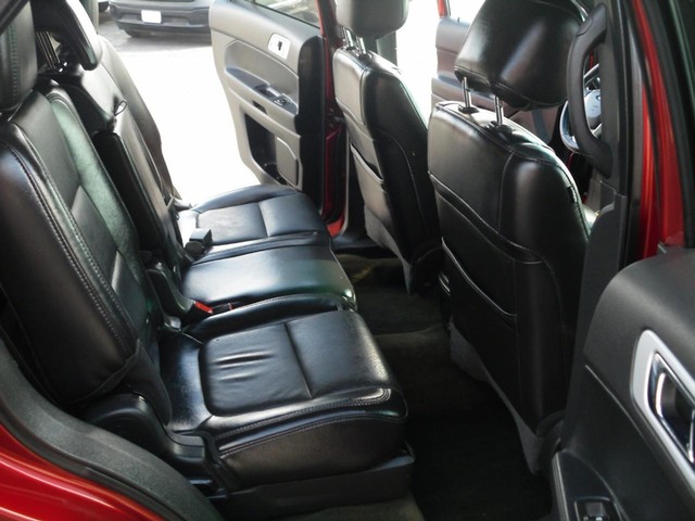 Ford Explorer Vehicle Full-screen Gallery Image 06