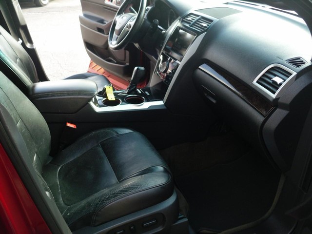 Ford Explorer Vehicle Full-screen Gallery Image 07