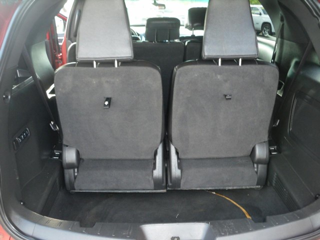 Ford Explorer Vehicle Full-screen Gallery Image 08