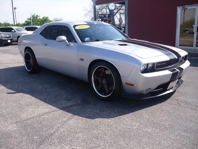 Dodge Challenger Vehicle Full-screen Gallery Image 02