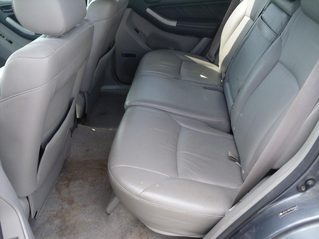 Toyota 4Runner Vehicle Full-screen Gallery Image 05