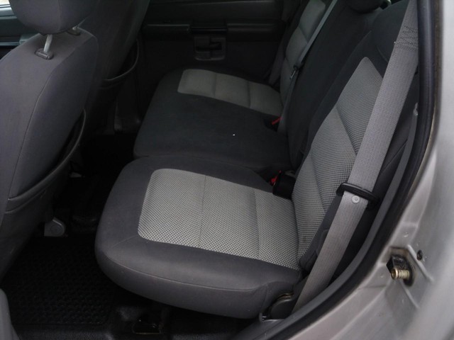 Ford Explorer Sport Trac Vehicle Full-screen Gallery Image 05