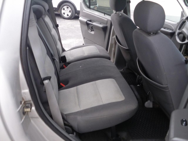 Ford Explorer Sport Trac Vehicle Full-screen Gallery Image 06