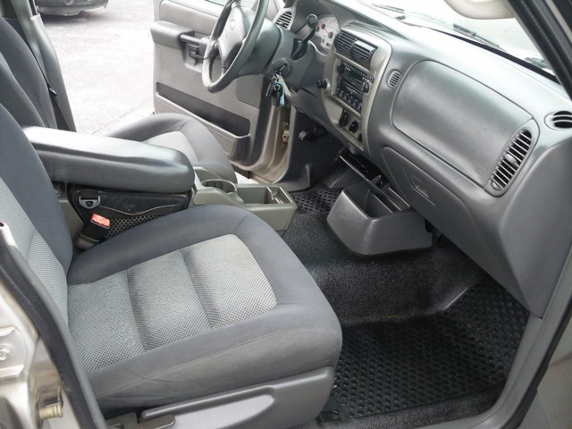 Ford Explorer Sport Trac Vehicle Full-screen Gallery Image 07