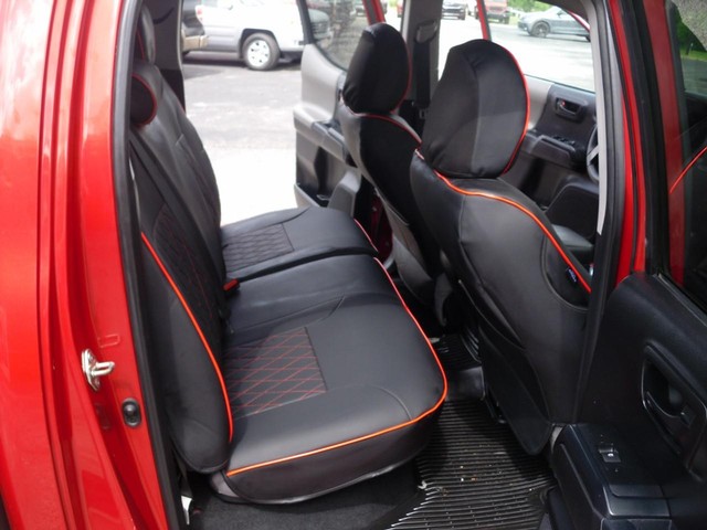 Toyota Tacoma 2WD Vehicle Full-screen Gallery Image 06