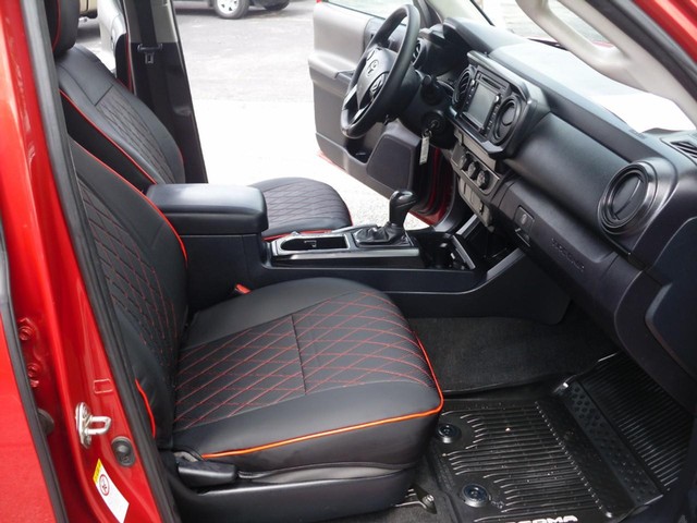 Toyota Tacoma 2WD Vehicle Full-screen Gallery Image 07