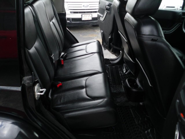 Jeep Wrangler Unlimited Vehicle Full-screen Gallery Image 06