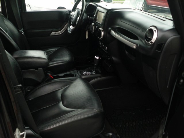 Jeep Wrangler Unlimited Vehicle Full-screen Gallery Image 07