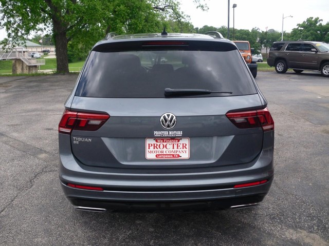 Volkswagen Tiguan Vehicle Full-screen Gallery Image 03