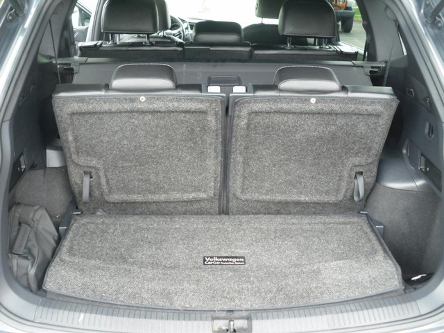 Volkswagen Tiguan Vehicle Full-screen Gallery Image 08