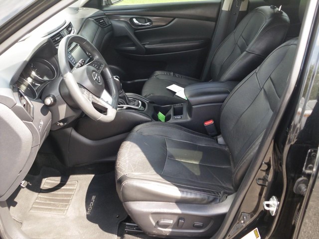 Nissan Rogue Vehicle Full-screen Gallery Image 04