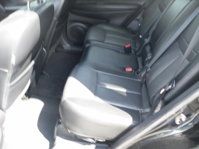 Nissan Rogue Vehicle Full-screen Gallery Image 05
