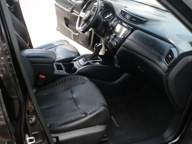 Nissan Rogue Vehicle Full-screen Gallery Image 07