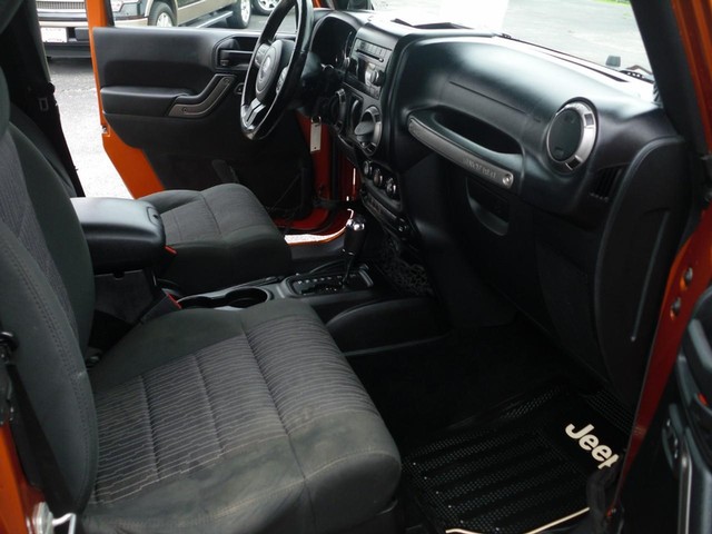 Jeep Wrangler Vehicle Full-screen Gallery Image 05