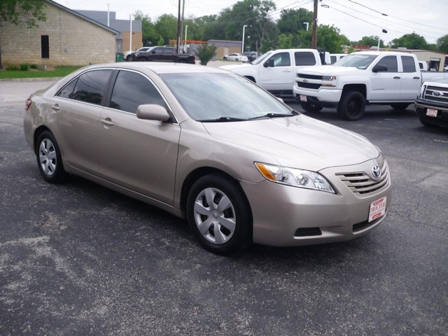 Toyota Camry Vehicle Full-screen Gallery Image 02
