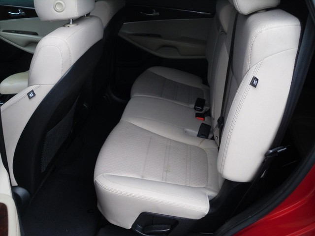 Kia Sorento Vehicle Full-screen Gallery Image 05