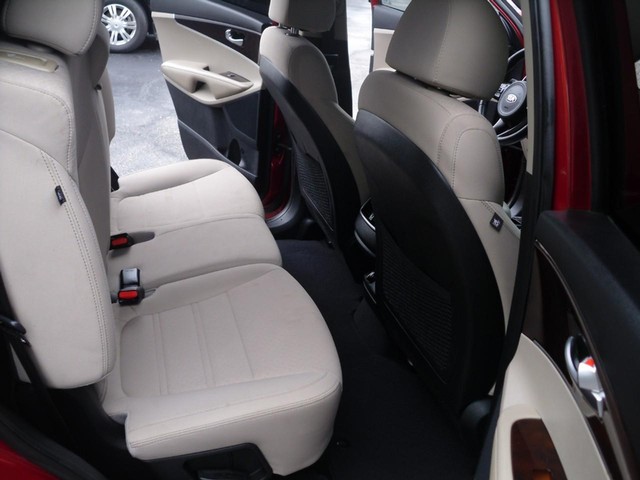 Kia Sorento Vehicle Full-screen Gallery Image 06