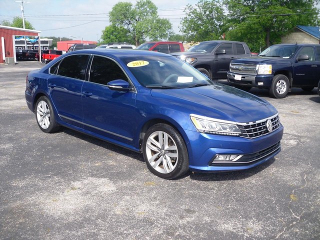 Volkswagen Passat Vehicle Full-screen Gallery Image 02