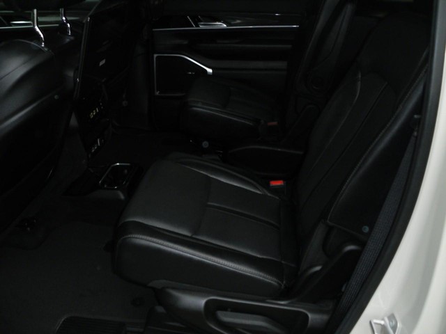 Jeep Wagoneer Vehicle Full-screen Gallery Image 05
