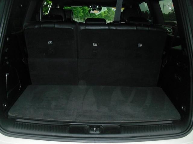 Jeep Wagoneer Vehicle Full-screen Gallery Image 08