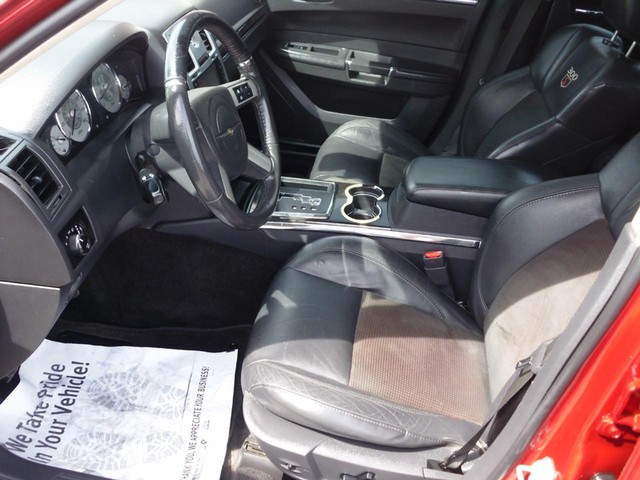 Chrysler 300 Vehicle Full-screen Gallery Image 04