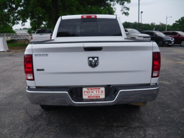 Ram 1500 Classic Vehicle Full-screen Gallery Image 03