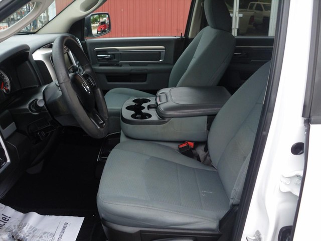 Ram 1500 Classic Vehicle Full-screen Gallery Image 04