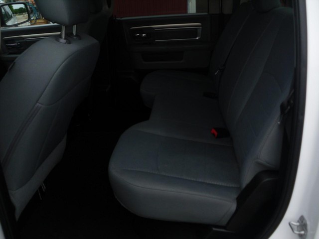 Ram 1500 Classic Vehicle Full-screen Gallery Image 05
