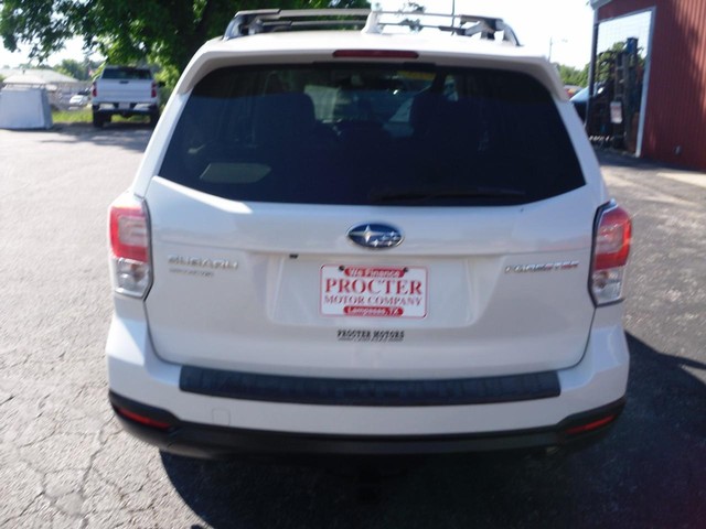 Subaru Forester Vehicle Full-screen Gallery Image 03