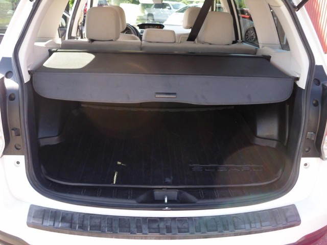 Subaru Forester Vehicle Full-screen Gallery Image 08