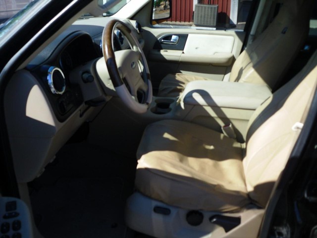 Ford Expedition Vehicle Full-screen Gallery Image 04