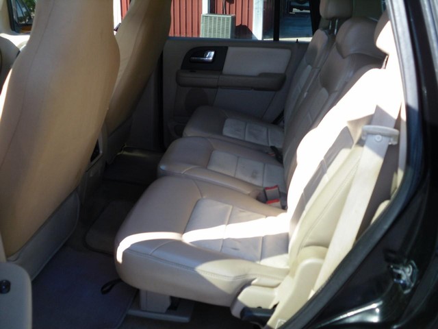 Ford Expedition Vehicle Full-screen Gallery Image 05