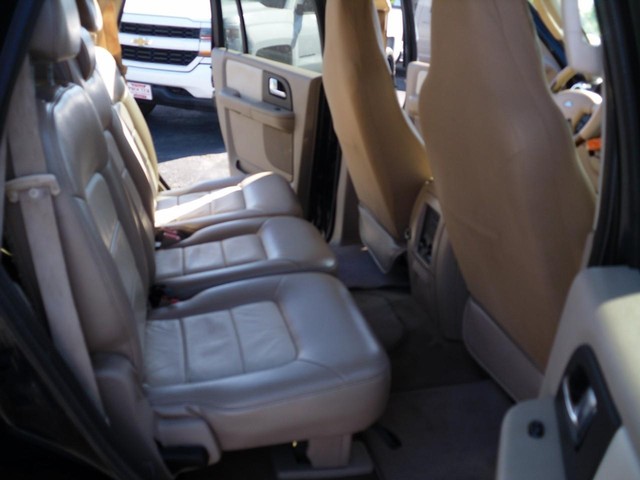 Ford Expedition Vehicle Full-screen Gallery Image 06
