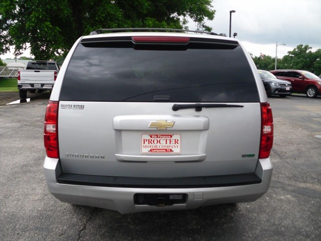 Chevrolet Suburban Vehicle Full-screen Gallery Image 03