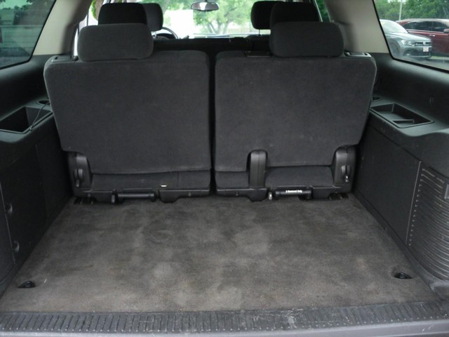 Chevrolet Suburban Vehicle Full-screen Gallery Image 08