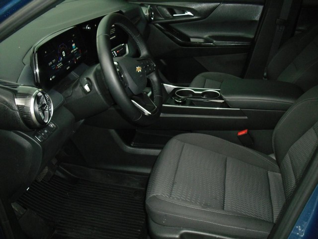 Chevrolet Equinox Vehicle Full-screen Gallery Image 03