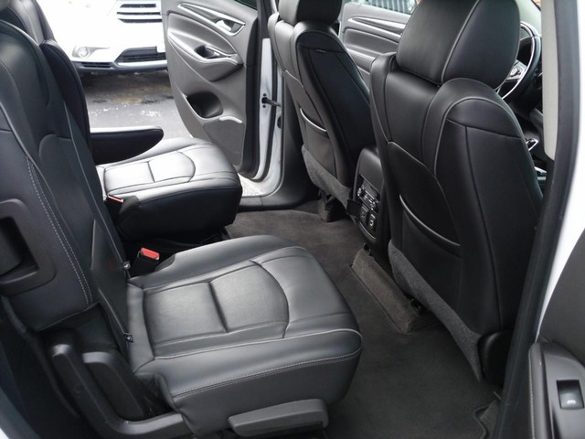 Buick Enclave Vehicle Full-screen Gallery Image 06
