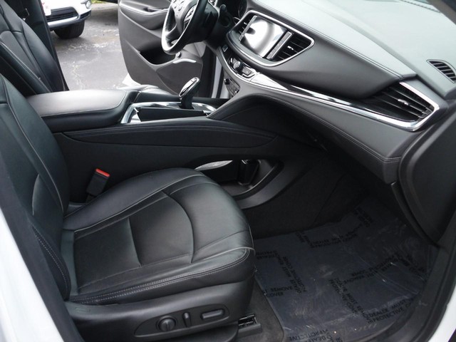 Buick Enclave Vehicle Full-screen Gallery Image 07