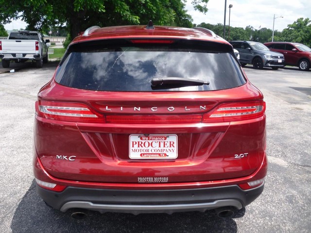 Lincoln MKC Vehicle Full-screen Gallery Image 03