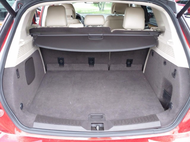 Lincoln MKC Vehicle Full-screen Gallery Image 07