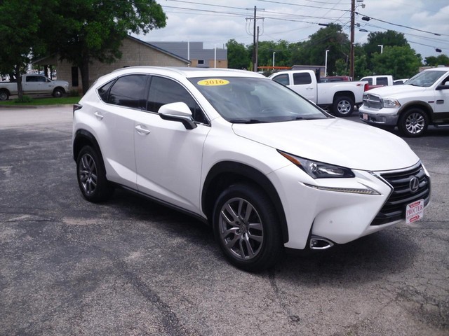 Lexus NX 200t Vehicle Full-screen Gallery Image 02
