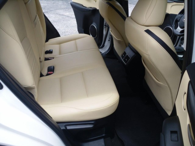Lexus NX 200t Vehicle Full-screen Gallery Image 06