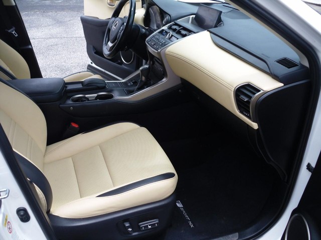 Lexus NX 200t Vehicle Full-screen Gallery Image 07