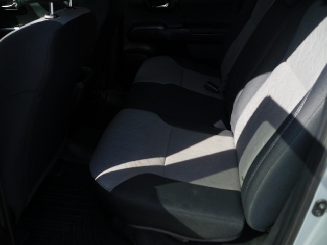 Toyota Tacoma 2WD Vehicle Full-screen Gallery Image 05