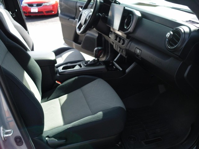 Toyota Tacoma 2WD Vehicle Full-screen Gallery Image 07