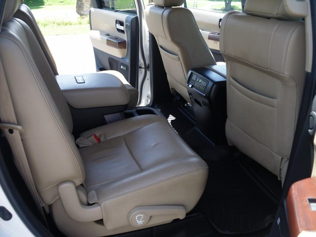 Toyota Sequoia Vehicle Full-screen Gallery Image 06