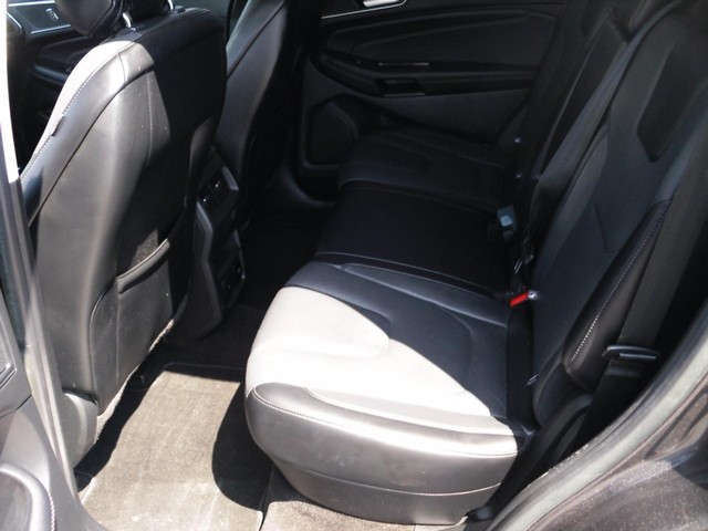 Ford Edge Vehicle Full-screen Gallery Image 05
