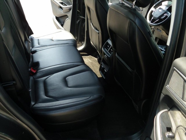 Ford Edge Vehicle Full-screen Gallery Image 06